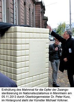 Bild: Enthüllung des Mahnmals für die Opfer der Zwangssterilisierung im Nationalsozialismus in Mannheim am 05.011.13 durch Oberbürgermeister Dr. Peter Kurz.